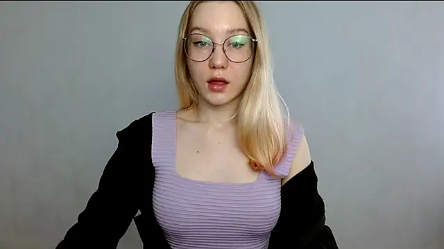 Snapshot of cindi_hot chatting on February 22, 9:45 am cindi hot online show from February 22, 9:45 am