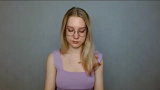 Snapshot of cindi_hot chatting on March 2, 8:59 am cindi hot online show from March 2, 8:59 am