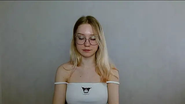 Snapshot of cindi_hot chatting on March 8, 9:17 am cindi hot online show from March 8, 9:17 am