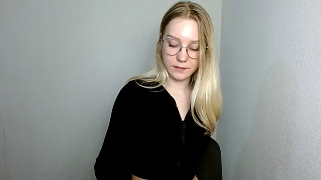 Snapshot of cindi_hot chatting on March 13, 12:13 pm cindi hot online show from March 13, 12:13 pm