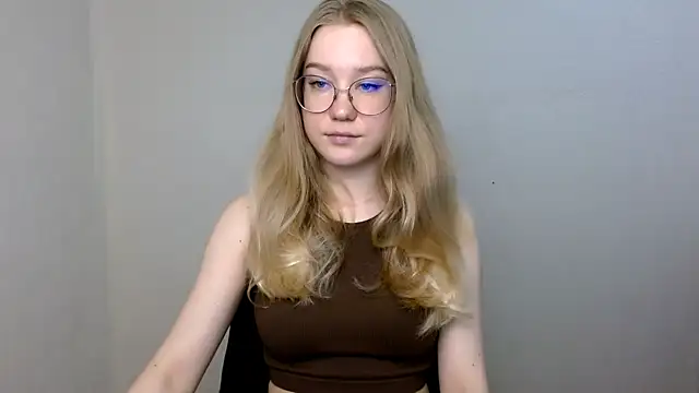 cindi hot online show from April 11, 3:16 pm