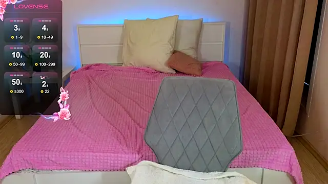 Snapshot of SusieMorris chatting on March 22, 4:56 am SusieMorris online show from March 22, 4:56 am