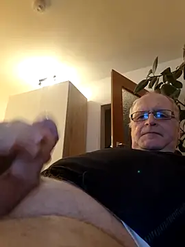 Milkasahne64 online show from March 24, 7:08 pm