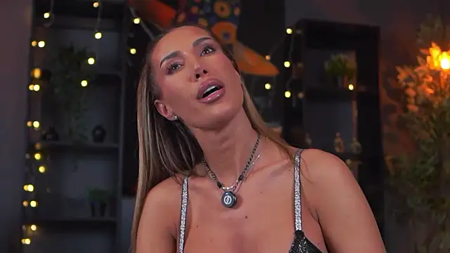 Evelyn Evyyy online show from February 3, 7:19 pm