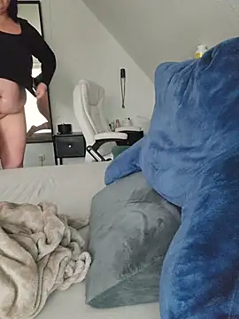 -BonnieBlack- online show from April 14, 6:08 am