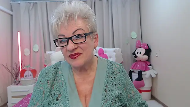 KayleSmoll online show from April 11, 6:45 pm