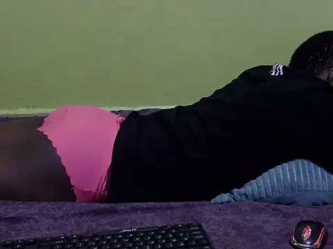 Snapshot of QUEEN-LIZ chatting on October 2, 5:25 am QUEEN-LIZ online show from October 2, 5:25 am