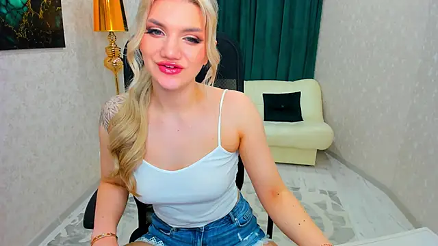 SelenaeMoore online show from February 9, 12:17 am