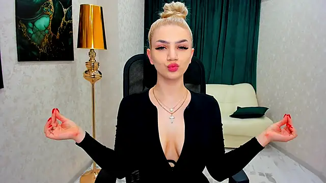 SelenaeMoore online show from February 24, 7:19 pm