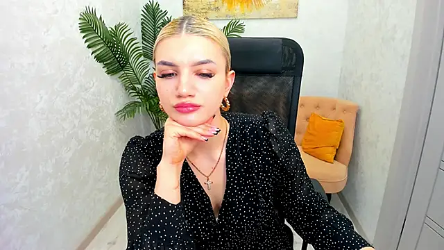 SelenaeMoore online show from March 13, 2:44 pm