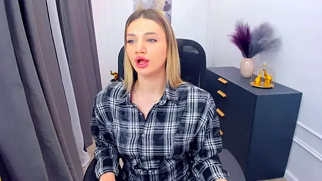 SelenaeMoore online show from March 2, 7:54 pm