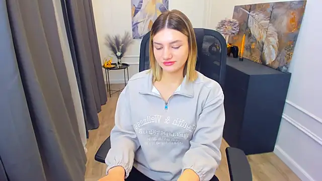 SelenaeMoore online show from April 12, 3:44 am