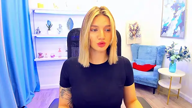 SelenaeMoore online show from May 16, 6:50 pm
