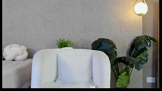 Snapshot of Paulina_Monroy chatting on May 2, 10:37 pm Paulina Monroy online show from May 2, 10:37 pm