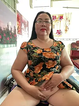Snapshot of NDith chatting on April 17, 11:41 pm NDith online show from April 17, 11:41 pm