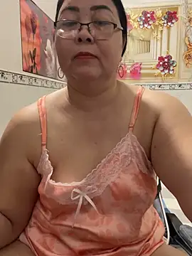 Snapshot of NDith chatting on April 25, 1:52 pm NDith online show from April 25, 1:52 pm