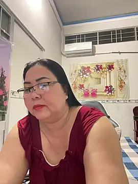 Snapshot of NDith chatting on April 28, 10:37 pm NDith online show from April 28, 10:37 pm