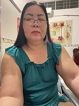 Snapshot of NDith chatting on April 30, 8:57 pm NDith online show from April 30, 8:57 pm
