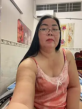 Snapshot of NDith chatting on May 2, 9:53 pm NDith online show from May 2, 9:53 pm