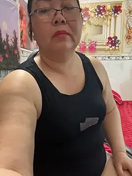 Snapshot of NDith chatting on May 6, 12:30 am NDith online show from May 6, 12:30 am