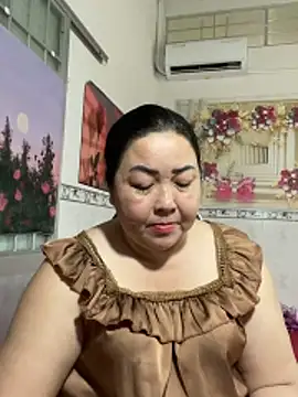 Snapshot of NDith chatting on May 10, 9:58 am NDith online show from May 10, 9:58 am