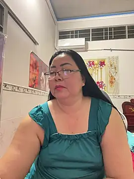 Snapshot of NDith chatting on May 18, 9:20 pm NDith online show from May 18, 9:20 pm