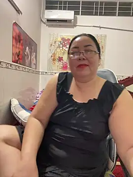 Snapshot of NDith chatting on May 26, 1:51 pm NDith online show from May 26, 1:51 pm
