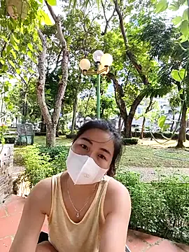 Snapshot of lyna_bl chatting on April 21, 1:42 am lyna bl online show from April 21, 1:42 am