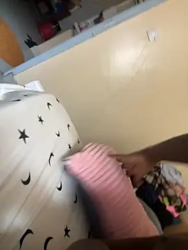 Snapshot of annkeller chatting on November 14, 8:24 am annkeller online show from November 14, 8:24 am