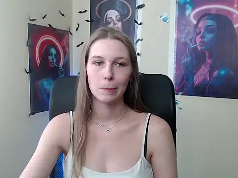 Snapshot of StrangerGi chatting on May 11, 11:49 am StrangerGi online show from May 11, 11:49 am