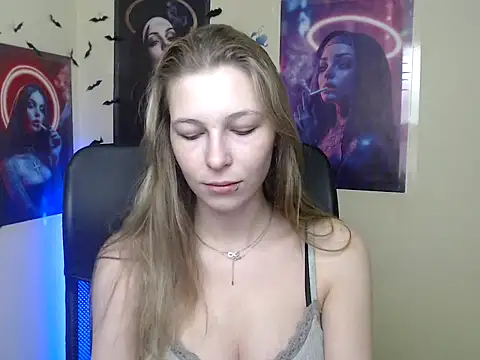 Snapshot of StrangerGi chatting on May 15, 6:09 am StrangerGi online show from May 15, 6:09 am