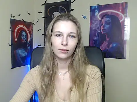 Snapshot of StrangerGi chatting on May 26, 5:58 am StrangerGi online show from May 26, 5:58 am