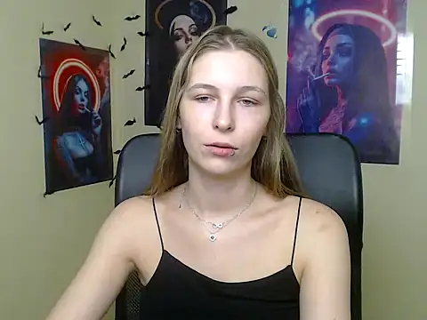 Snapshot of StrangerGi chatting on May 28, 6:21 am StrangerGi online show from May 28, 6:21 am