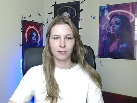 Snapshot of StrangerGi chatting on June 5, 6:52 am StrangerGi online show from June 5, 6:52 am