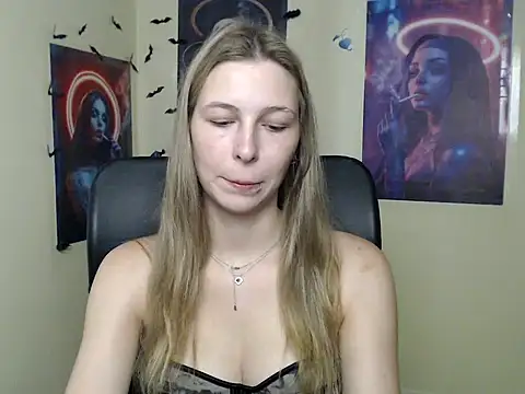 Snapshot of StrangerGi chatting on July 11, 6:27 am StrangerGi online show from July 11, 6:27 am