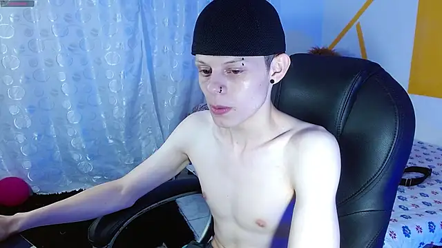 Snapshot of Matthew_Boy_ chatting on December 14, 8:13 am Matthew Boy  online show from December 14, 8:13 am