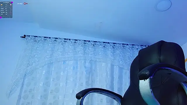 Snapshot of Matthew_Boy_ chatting on December 21, 8:18 am Matthew Boy  online show from December 21, 8:18 am