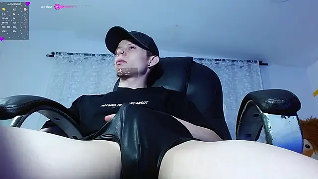 Snapshot of Matthew_Boy_ chatting on December 22, 10:17 am Matthew Boy  online show from December 22, 10:17 am