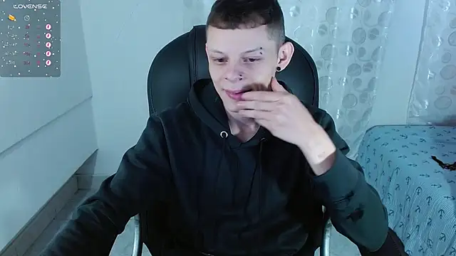 Snapshot of Matthew_Boy_ chatting on February 19, 1:28 pm Matthew Boy  online show from February 19, 1:28 pm