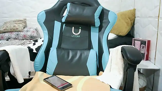 Snapshot of Mendoza_Amaranata chatting on February 11, 3:51 pm Mendoza Amaranata online show from February 11, 3:51 pm