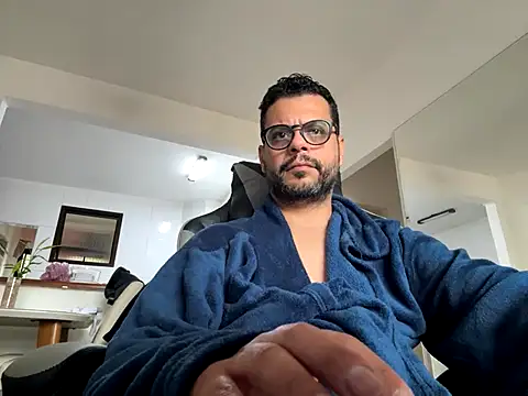 Snapshot of HornyBeachBoyBR chatting on June 20, 5:05 pm HornyBeachBoyBR online show from June 20, 5:05 pm