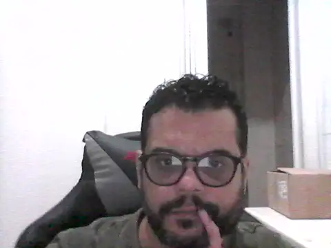 Snapshot of HornyBeachBoyBR chatting on July 3, 7:20 pm HornyBeachBoyBR online show from July 3, 7:20 pm