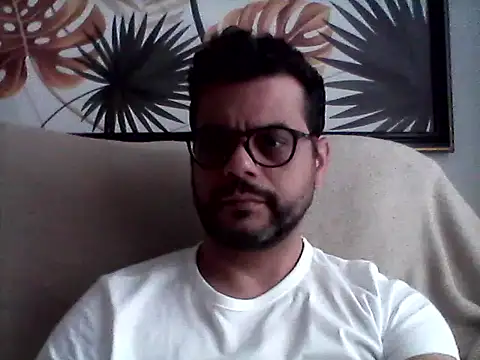 Snapshot of HornyBeachBoyBR chatting on July 12, 3:47 pm HornyBeachBoyBR online show from July 12, 3:47 pm