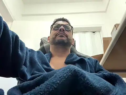 Snapshot of HornyBeachBoyBR chatting on July 17, 2:34 pm HornyBeachBoyBR online show from July 17, 2:34 pm