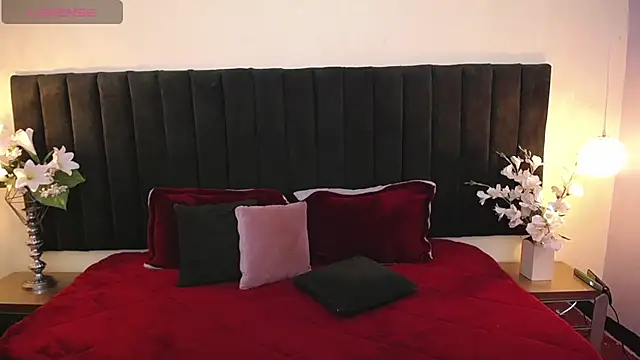 soft attraction online show from April 15, 7:32 pm