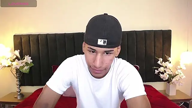 soft attraction online show from April 20, 7:37 pm