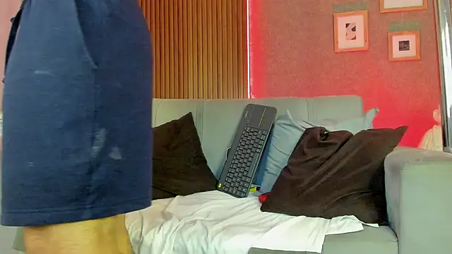 Snapshot of JuanfeMorales chatting on December 6, 5:53 am JuanfeMorales online show from December 6, 5:53 am