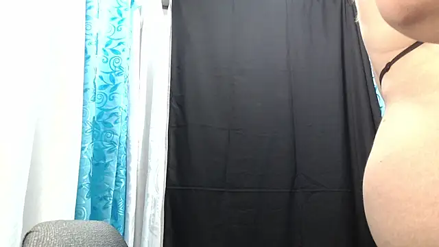 Snapshot of mia_donatto369 chatting on February 27, 12:10 am mia donatto369 online show from February 27, 12:10 am