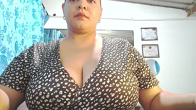 Snapshot of mia_donatto369 chatting on September 22, 8:44 pm mia donatto369 online show from September 22, 8:44 pm