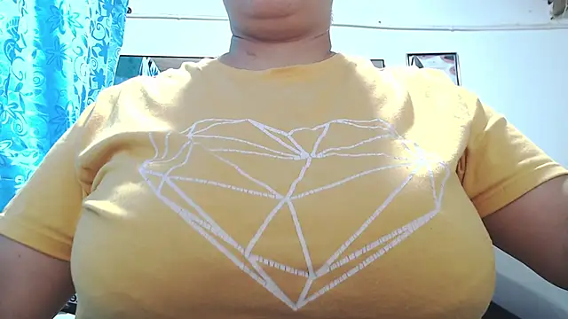 Snapshot of mia_donatto369 chatting on October 8, 11:02 pm mia donatto369 online show from October 8, 11:02 pm